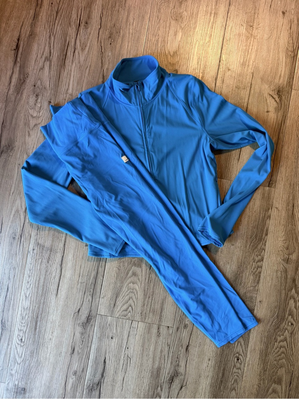 Vuori Womens Electric Blue All the Feels Set Medium Bottoms, Large jacket